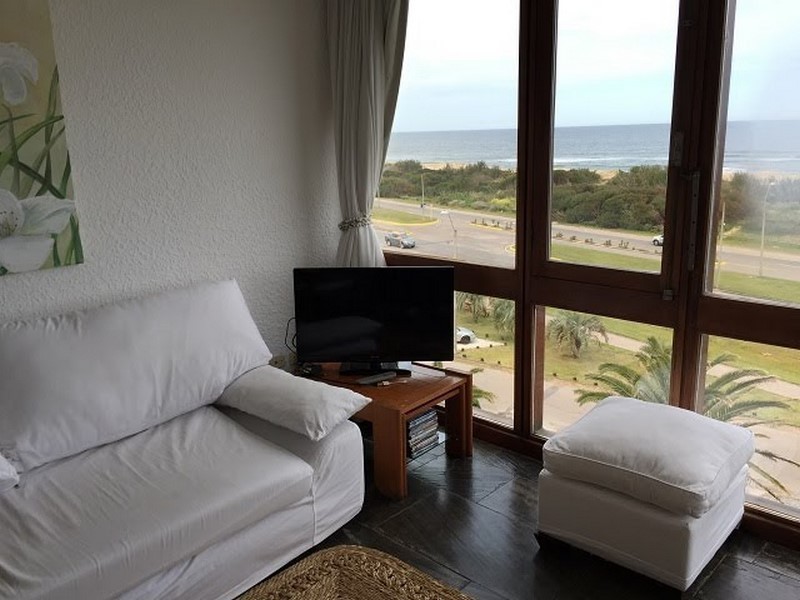 Lindo departamento en alquiler en Brava 
